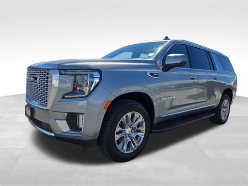 Used 2024 GMC Yukon XL Denali AWD/4WD image 5