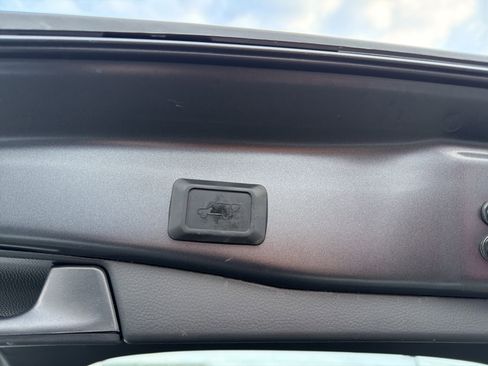 Used 2025 Toyota RAV4 XLE image 26