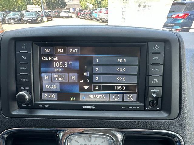 Used 2016 Chrysler Town & Country Touring FWD image 25