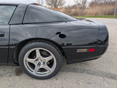Used 1991 Chevrolet Corvette ZR-1 image 21