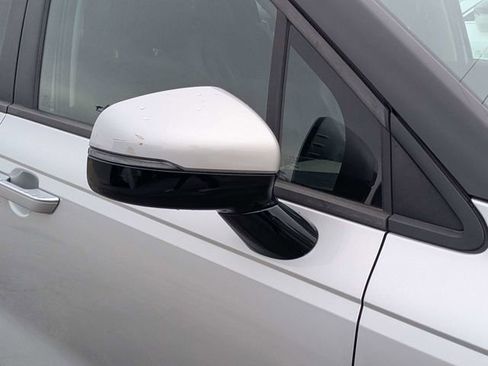 Used 2023 Kia Carnival LX FWD image 10