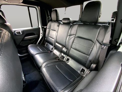 Used 2021 Jeep Gladiator Overland w/ Popular Equipment Package AWD/4WD image 20