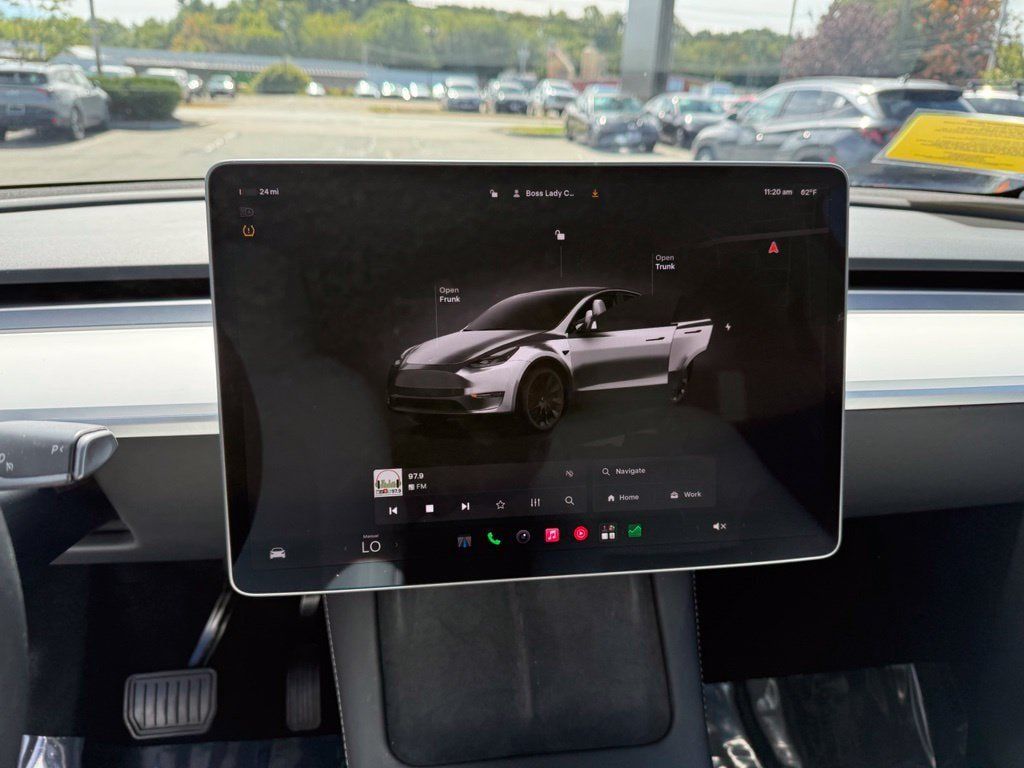 Used 2024 Tesla Model Y Long Range AWD/4WD image 13