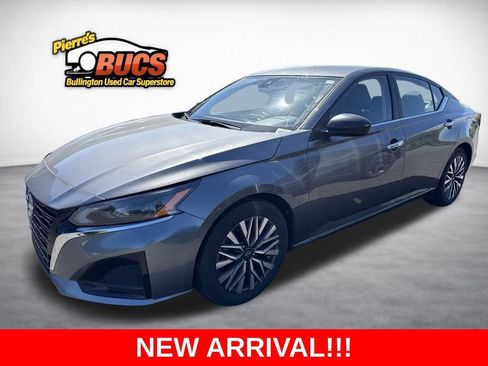 Used 2024 Nissan Altima 2.5 SV FWD image 1