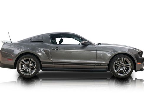 Used 2010 Ford Mustang Shelby GT500 RWD image 2