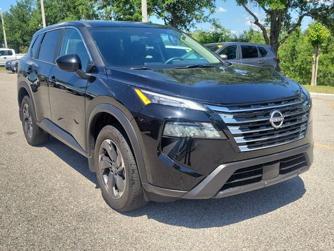 Certified 2025 Nissan Rogue SV FWD image 3