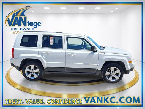 Used 2014 Jeep Patriot Latitude FWD image 3
