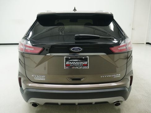 Used 2019 Ford Edge Titanium FWD image 5