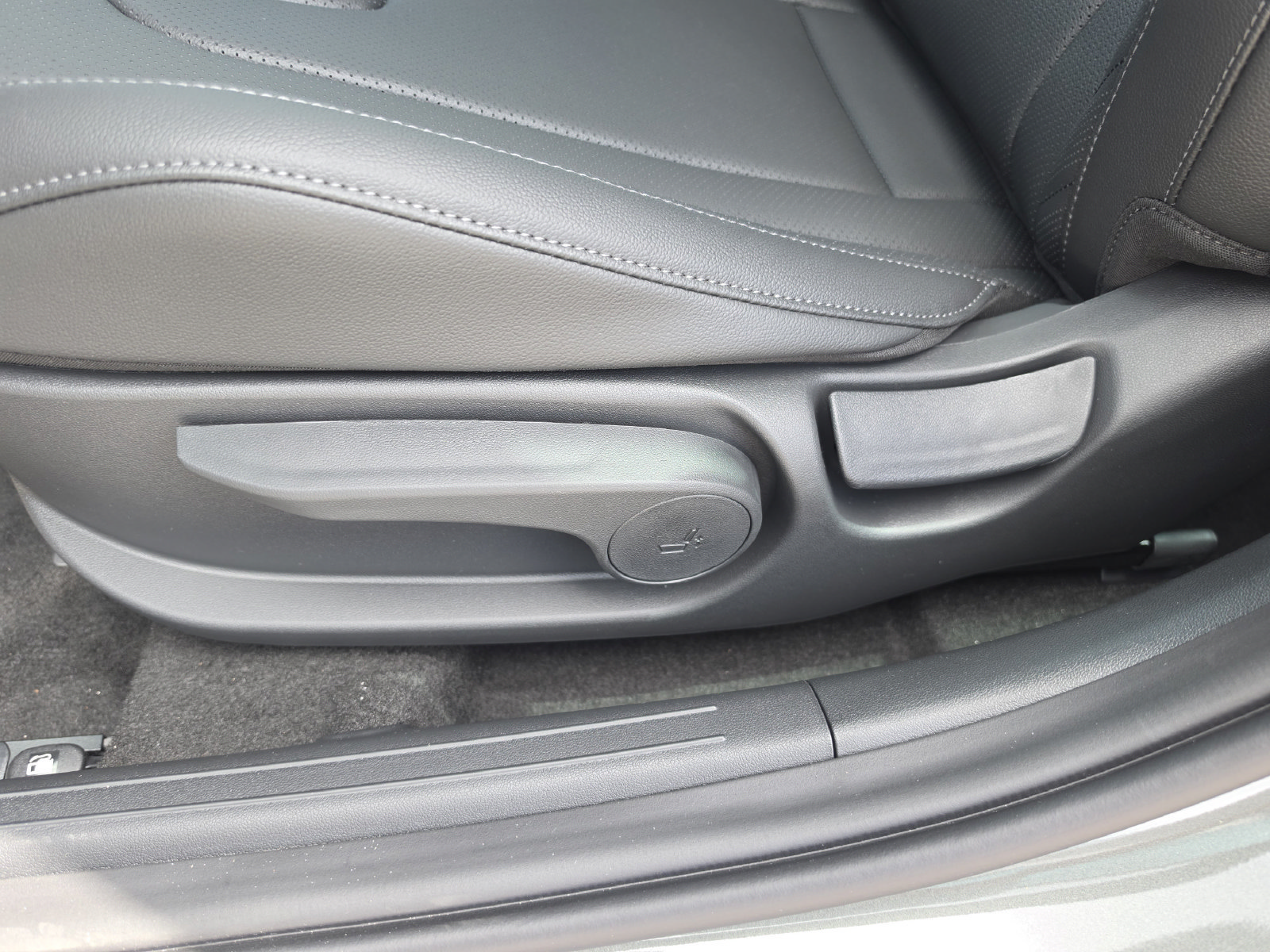 New 2026 Hyundai Elantra SEL Sport FWD image 24