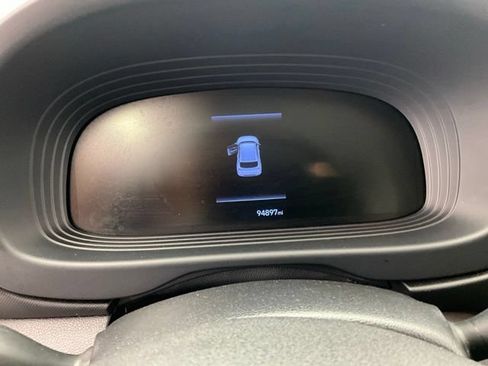 Used 2024 Hyundai Venue SE FWD image 9