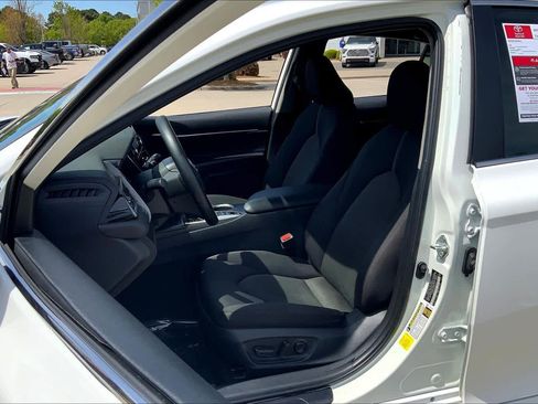 Used 2023 Toyota Camry LE image 8
