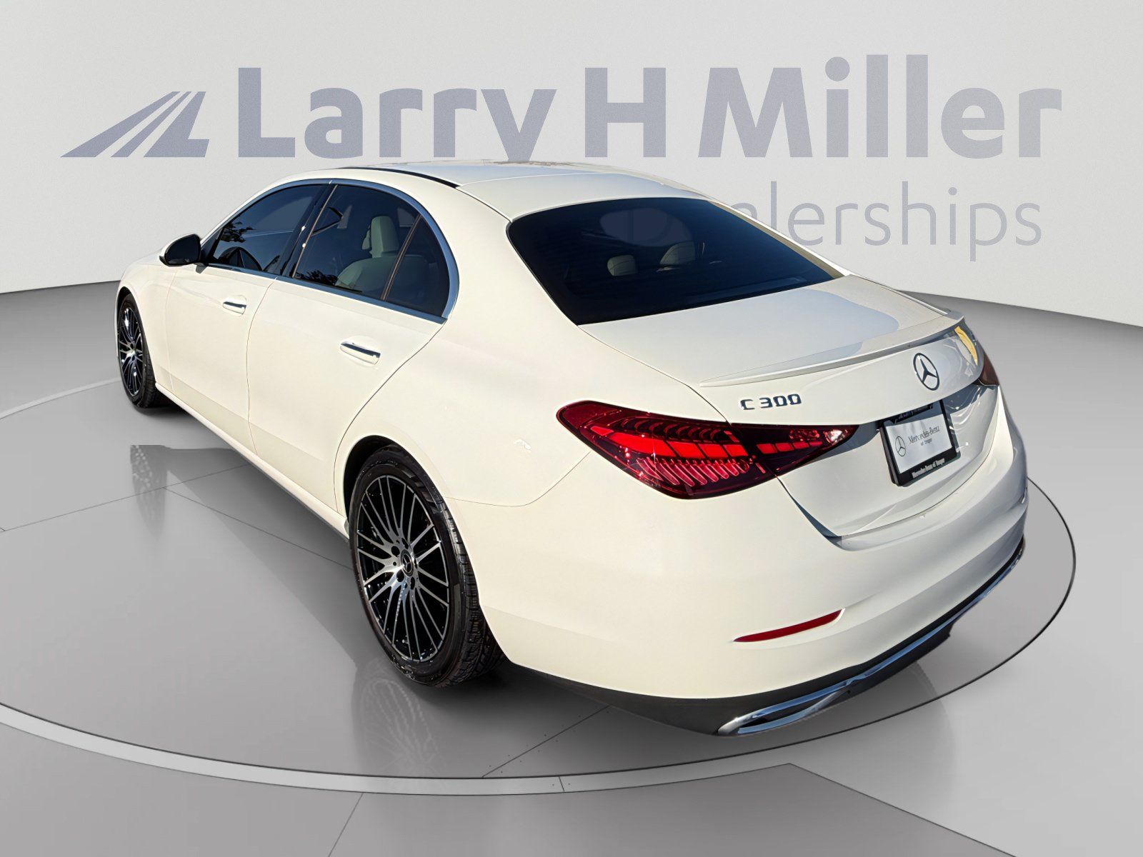 Used 2023 Mercedes-Benz C 300 4MATIC Sedan image 3
