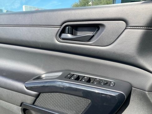 Used 2024 Nissan Pathfinder SV image 14