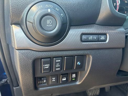 Used 2021 Nissan Titan PRO-4X w/ Pro-4x Convenience Package AWD/4WD image 11