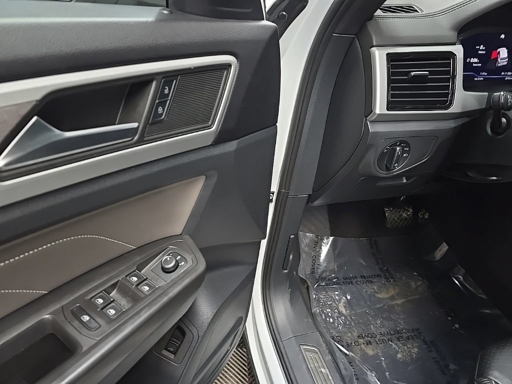 Used 2023 Volkswagen Atlas Cross Sport SE AWD/4WD image 28