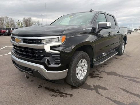 Used 2022 Chevrolet Silverado 1500 LT image 2