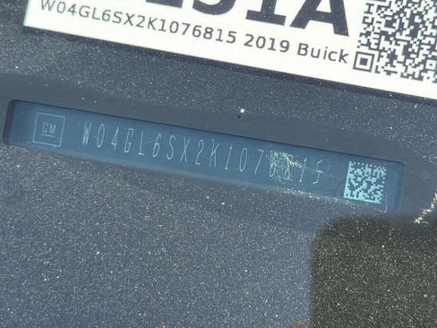 Used 2019 Buick Regal Preferred w/ Driver Confidence Package I image 2