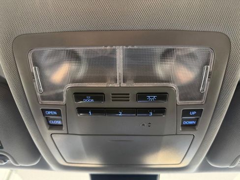 Used 2019 Toyota Highlander XLE image 45