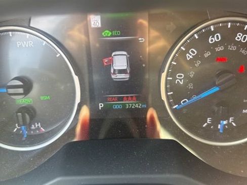 Used 2022 Toyota RAV4 XLE w/ Convenience Package AWD/4WD image 5