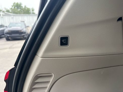 Used 2022 Chrysler Pacifica Limited FWD image 18