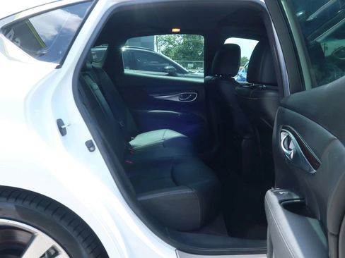 Used 2019 INFINITI Q70 Luxe w/ Sport Package RWD image 24