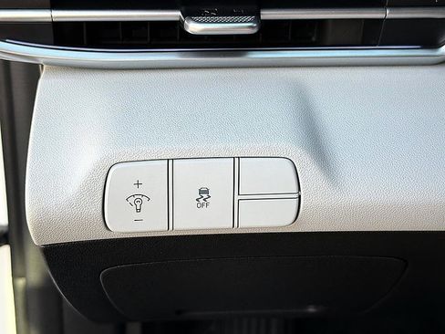 Certified 2025 Hyundai Elantra Limited image 16