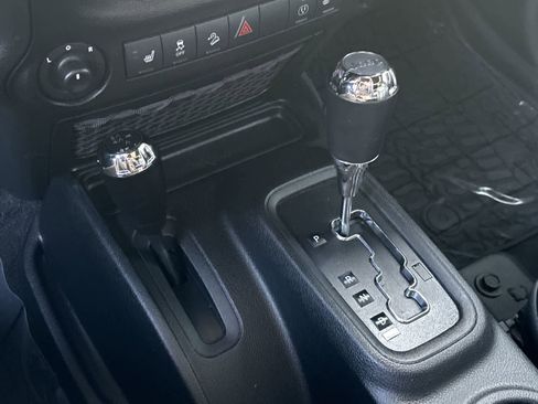 Used 2017 Jeep Wrangler Unlimited Rubicon image 27