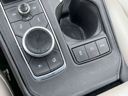 Certified 2023 Cadillac XT4 Luxury w/ Cold Weather Package image 16