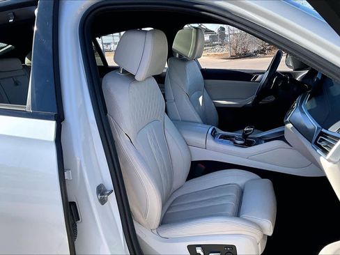 Used 2022 BMW X6 xDrive40i w/ Executive Package image 8