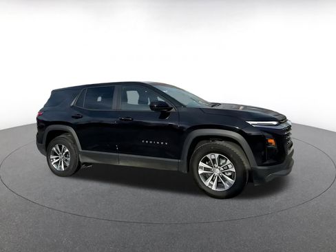 Used 2025 Chevrolet Equinox LT image 2