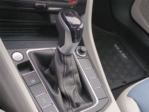 New 2026 Volkswagen Jetta SE FWD image 12