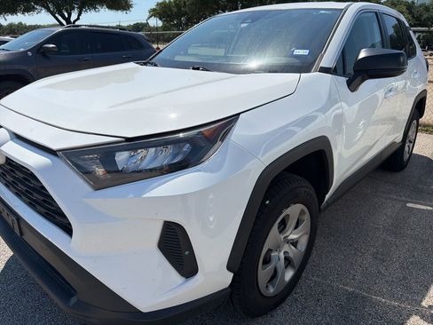 Used 2022 Toyota RAV4 LE FWD image 1