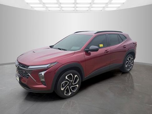 Used 2024 Chevrolet Trax RS image 3