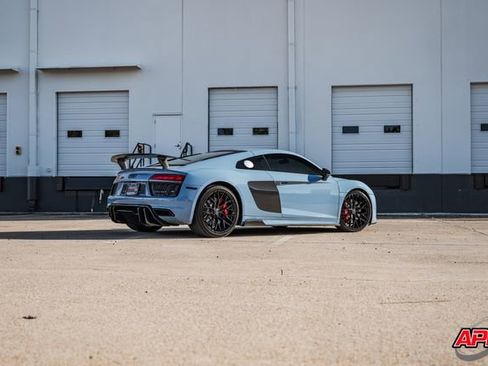 Used 2018 Audi R8 V10 w/ Premium Package image 17
