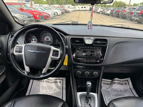 Used 2013 Chrysler 200 Touring FWD image 18
