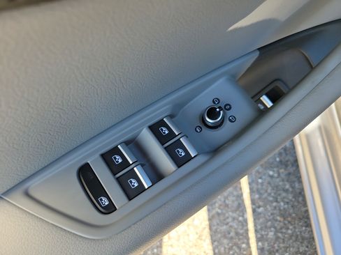 Used 2019 Audi A4 2.0T Premium image 18