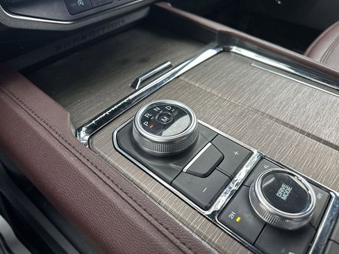 Used 2023 Ford Expedition Limited image 20
