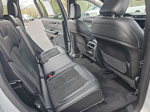 Certified 2024 Jeep Grand Cherokee Altitude image 11