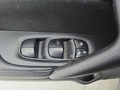 Certified 2019 Nissan Rogue SV w/ Sun & Sound Touring Package image 27