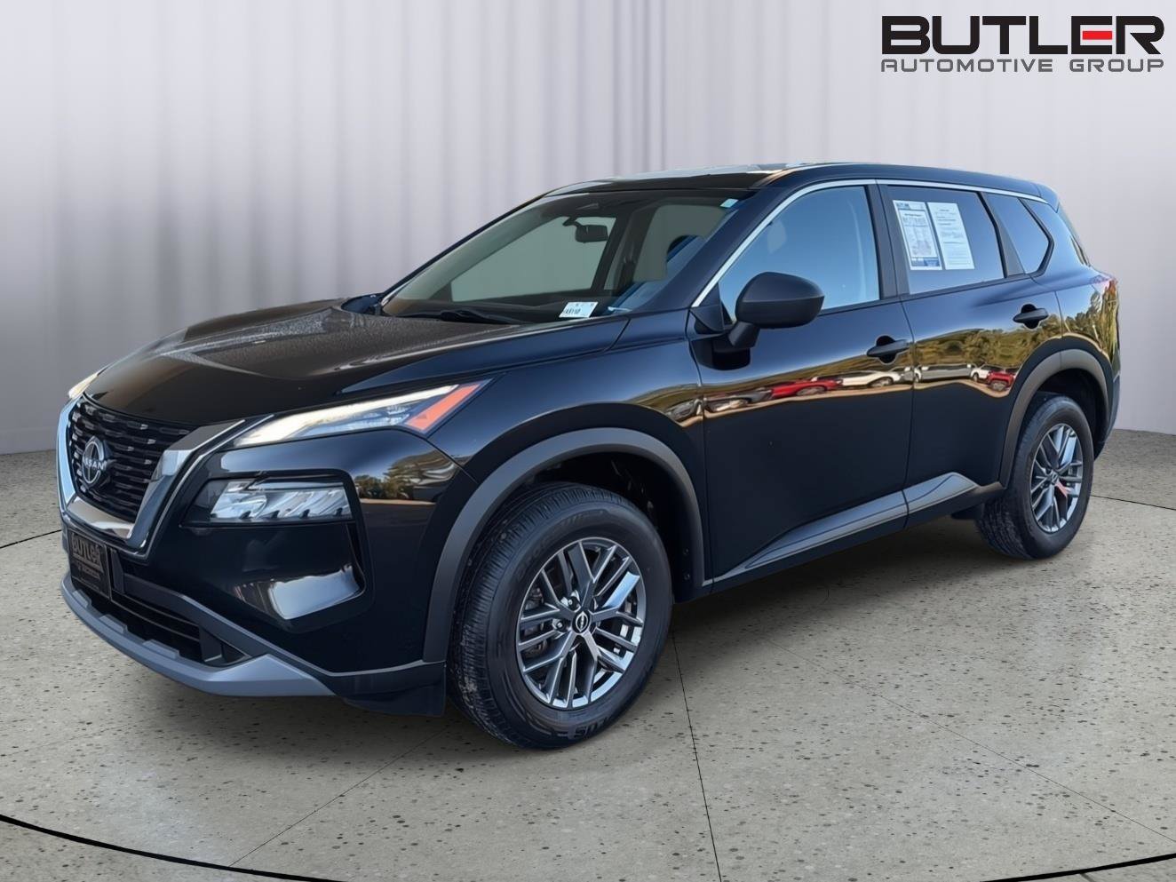 Used 2023 Nissan Rogue S AWD/4WD image 2