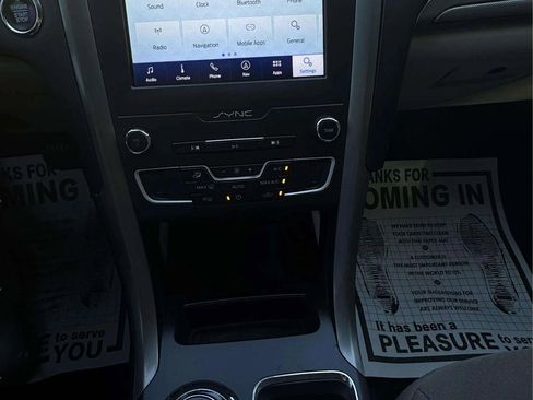 Used 2020 Ford Fusion SE image 15