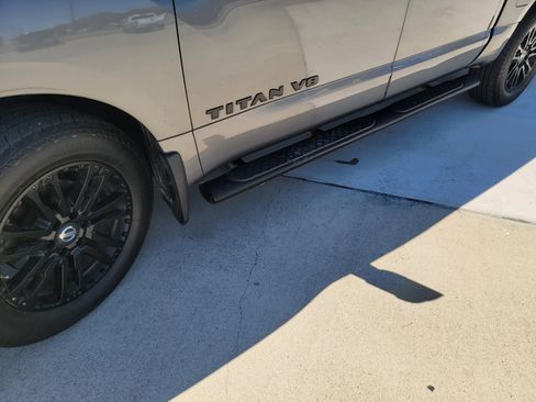 Used 2019 Nissan Titan SV w/ SV Convenience Package image 9