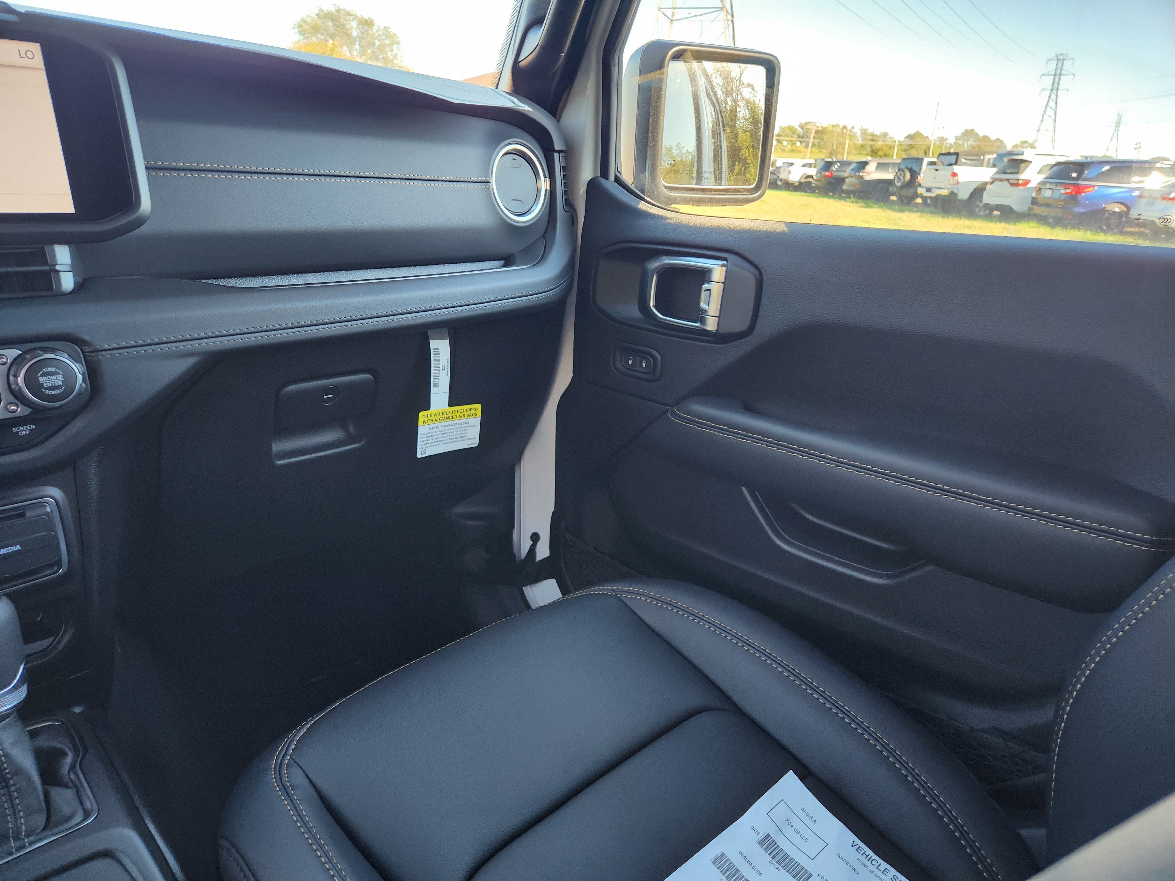New 2025 Jeep Wrangler Unlimited Sahara AWD/4WD image 26