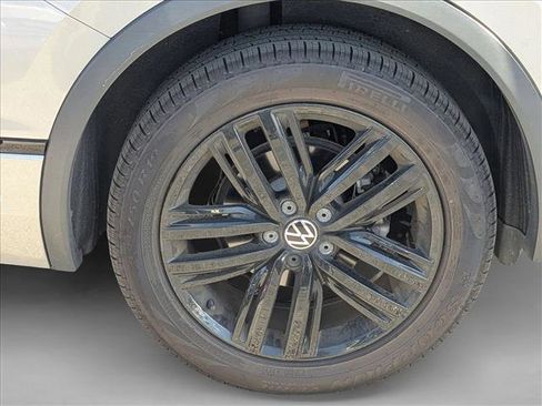 Used 2022 Volkswagen Tiguan SE R-Line image 7
