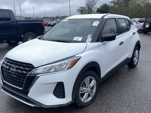 Used 2024 Nissan Kicks S image 1