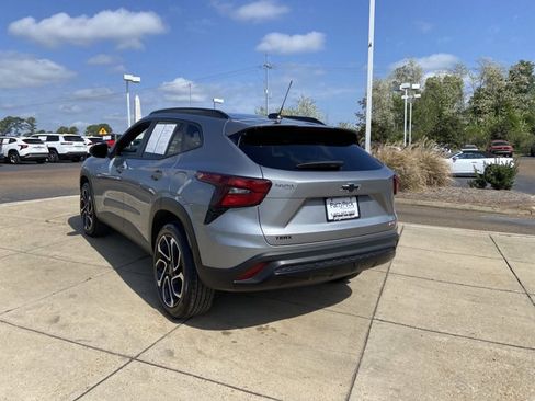 Used 2025 Chevrolet Trax RS image 16