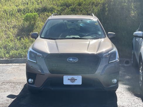 Used 2023 Subaru Forester Premium AWD/4WD image 2