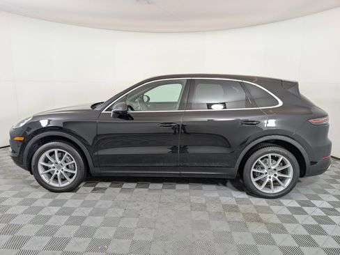 Used 2023 Porsche Cayenne image 2