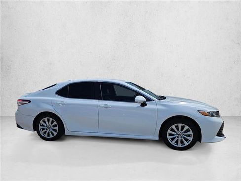 Used 2019 Toyota Camry LE w/ Convenience Package FWD image 4