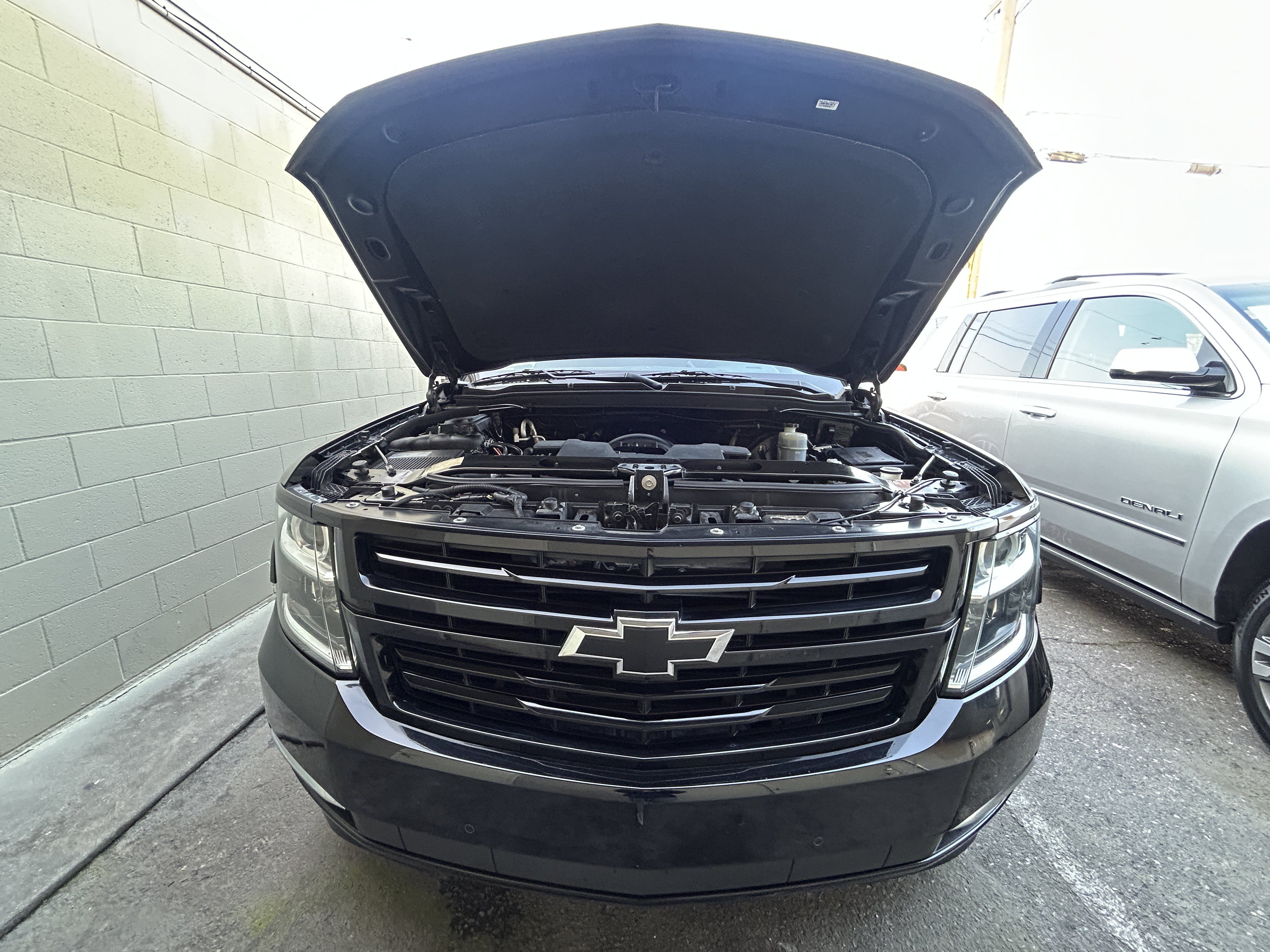 Used 2019 Chevrolet Suburban Premier AWD/4WD image 13